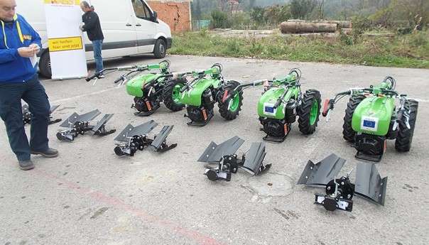 Podijeljeno šest motokultivatora za ugrožene minama
