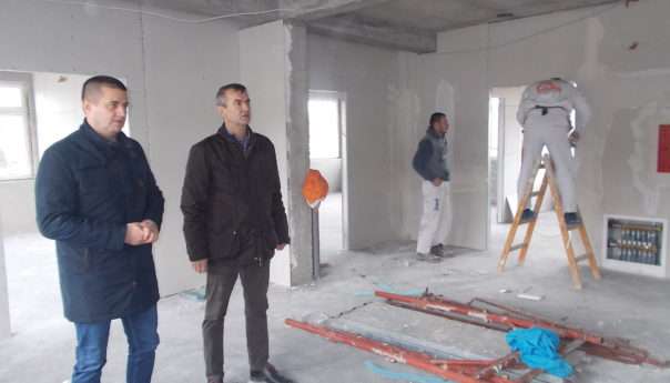 Начелник Сакан обишао радове на изградњи новог блока Дома здравља