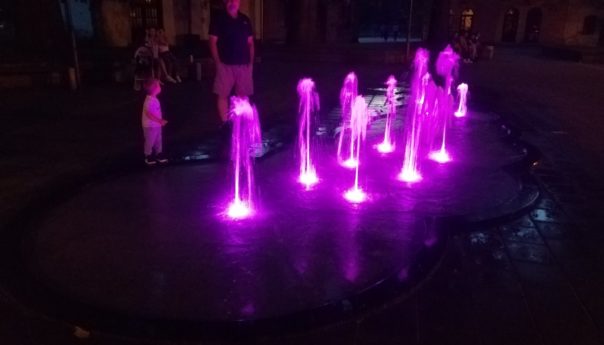 Засвијетлила фонтана на Градском тргу