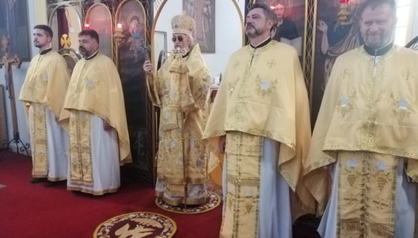 Епископ бањалучки Јефрем освештао црквену салу