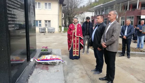 Положени вијенци на спомен-обиљежја