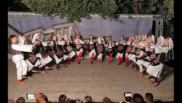 Kotorvaroški folkloraši oduševili publiku nastupom u Ohridu