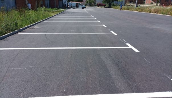 Завршена изградња 50 паркинг мјеста у насељу Брегови
