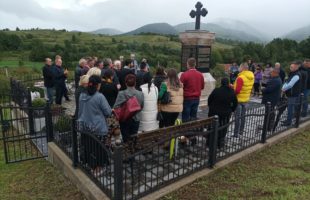 U nedjelju parastos za Srbe ubijene u Serdarima