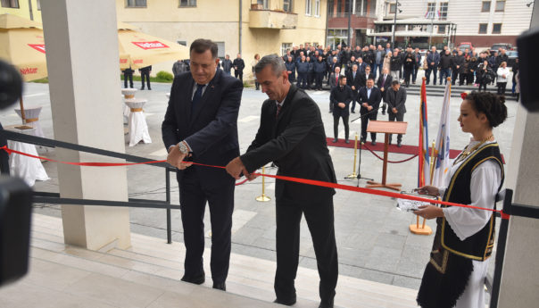 Dodik i Sakan otvorili novu zgradu opštine