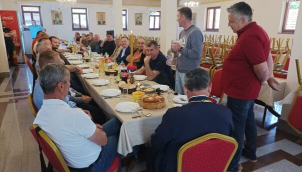 Kotorvaroški fudbalski veterani obilježili Nikolice