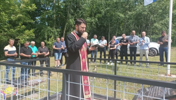 Служен парастос жртвама на Васиљевића Брду