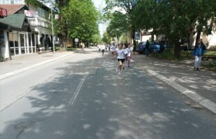 У Уличној трци учествовало 170 дјечака и дјевојчица