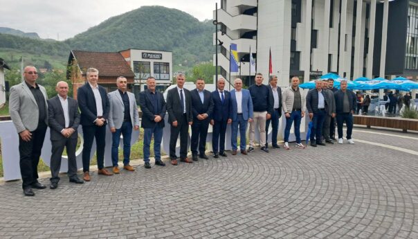 Свечано отворен новоизграђени градски трг и уређено шеталиште
