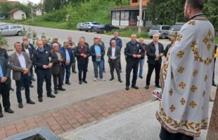Služen parastos za 45 poginulih boraca iz Maslovara