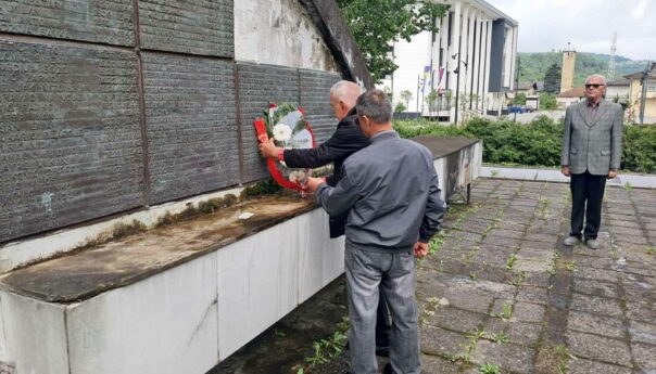 Dan pobjede obilježen polaganjem cvijeća