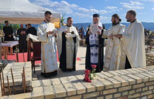 Митрополит Фотије освештао темеље храма у Гелићима