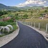 Асфалтирана дионица пута у насељу Лaуши