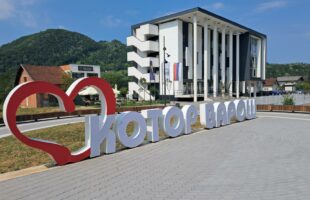 Нерадни дани за новогодишње и божићне празнике, као и Дан Републике