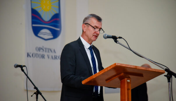 Начелник Сакан честитао католички Божић