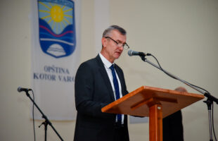 Новогодишња честитка начелника општине Зденка Сакана