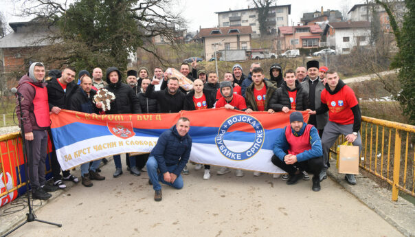 Сњежaн Микановић побједник пливања за богојављенски Часни крст