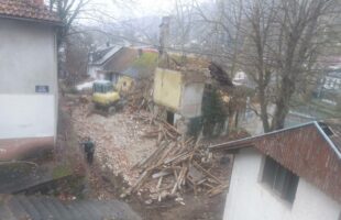 Уклањање небезбједних објеката на Старој чаршији