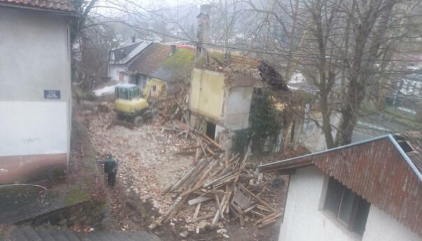 Уклањање небезбједних објеката на Старој чаршији