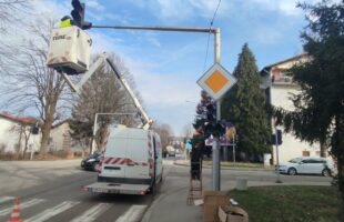 Семафор у Котор Варошу поново стављен у функцију