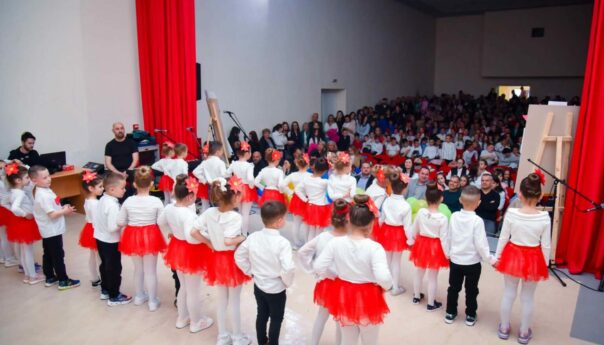 Награђени ликовни и литерарни радови на манифестацији „Дјечије вече“