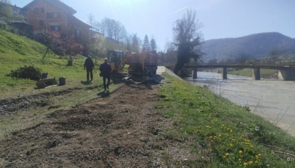 Настављени радови на уређењу шеталишта