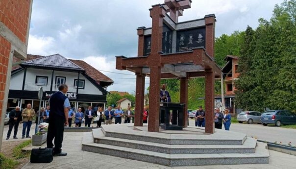 Служен парастос за 45 погинулих бораца из Масловара