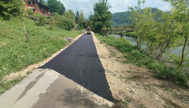 Асфалтирана дионица шеталишта, завршни радови око објекта Центра за културу, спорт и информисање