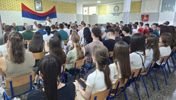 Уручене дипломе матурантима СШЦ „Никола Тесла“