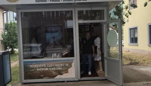 Котор Варош добио прву сувенирницу: Спој традиције и промоције на новоуређеном шеталишту