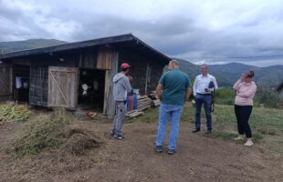 Подршка младим стручњацима који бирају село: Начелник општине Котор Варош посјетио фарму породице Станковић у Масловарама