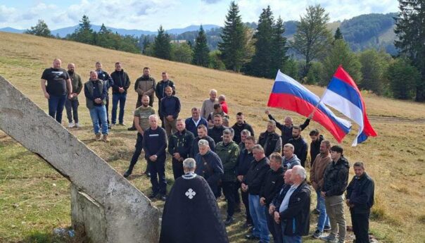 Служен парастос на Меокрњу – мјесту великог страдања српских бораца