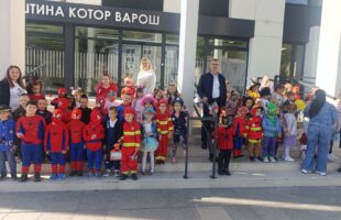 Начелник Сакан организовао пријем за најмлађе суграђане