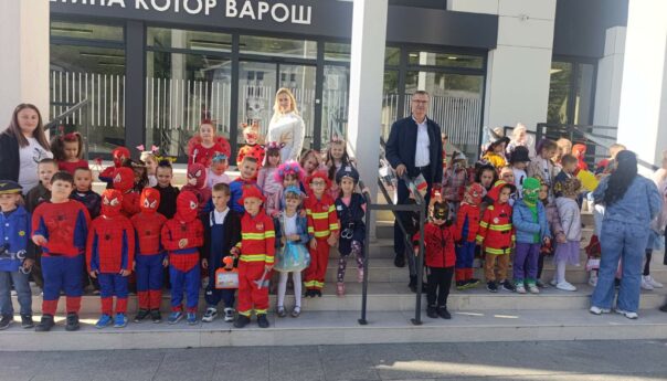 Начелник Сакан организовао пријем за најмлађе суграђане